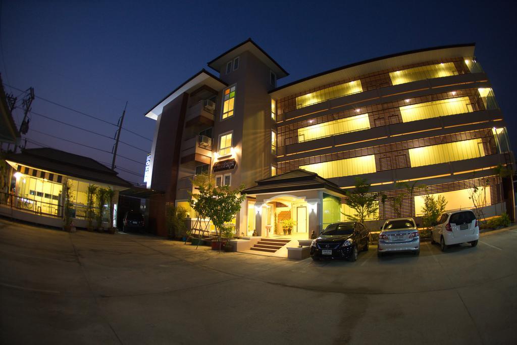 Baan Sanpoom Hotel Phitsanulok Exterior foto