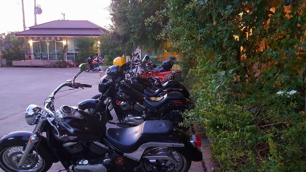 Baan Sanpoom Hotel Phitsanulok Exterior foto
